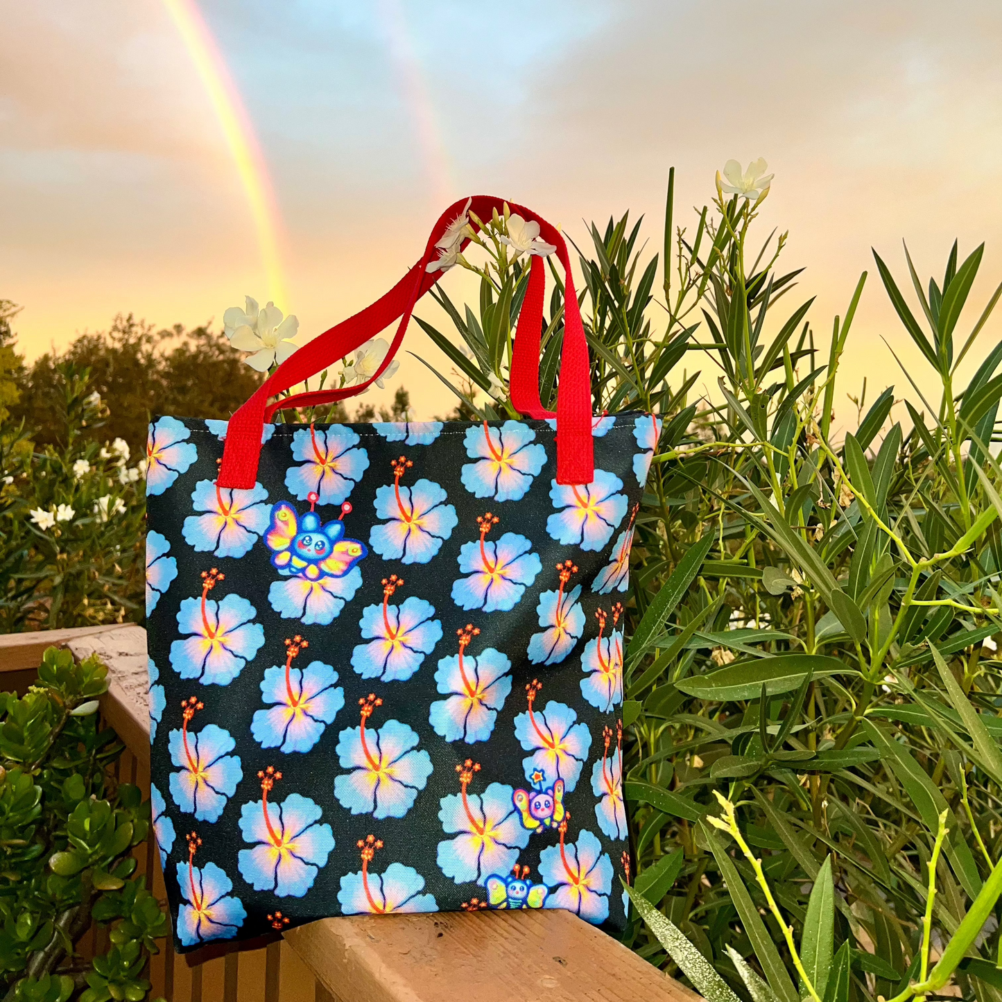 Hibiscus Buzz Bliss tote bag