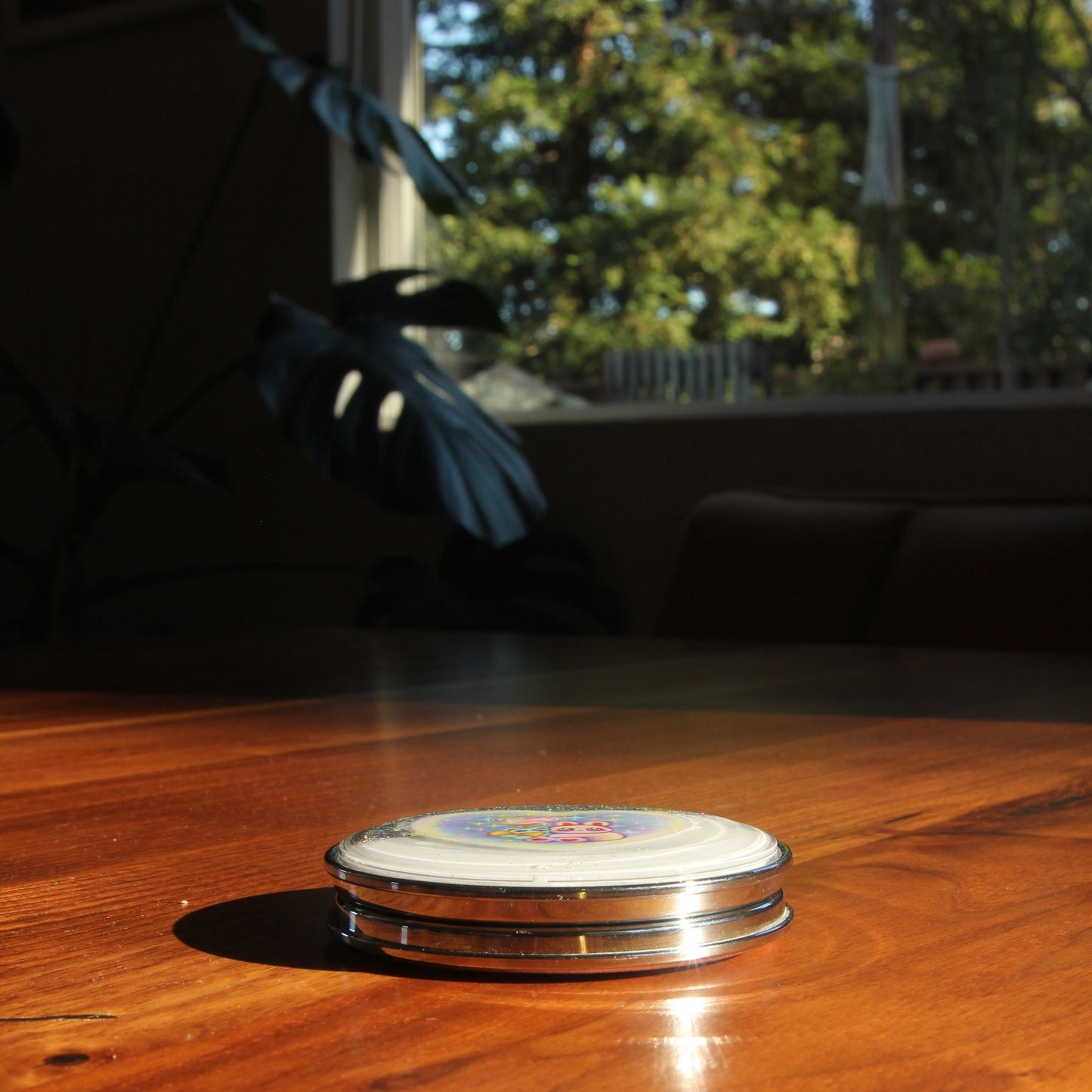 Hugs circle glitter compact mirror
